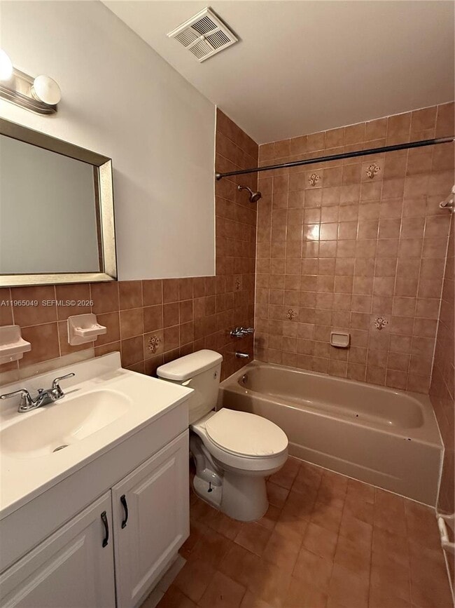 Building Photo - 1624 NE 151st St