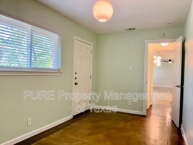 Building Photo - 9103 Comburg Dr