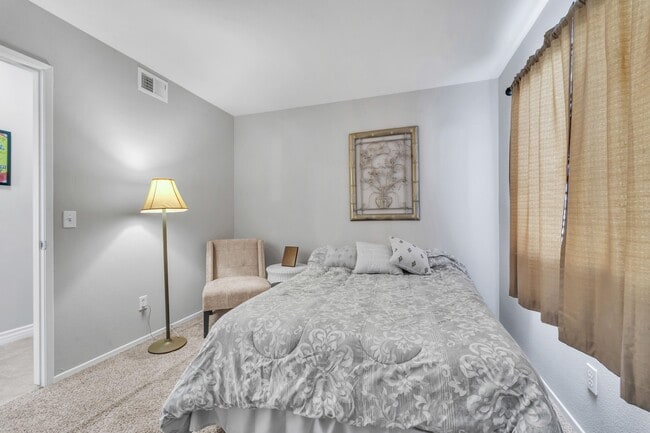 Building Photo - 2815 Minford St