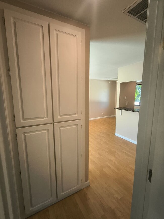 Building Photo - 1BED/1BATH Condo Located in a Quiet Area of Downtown Concord, Ca!!