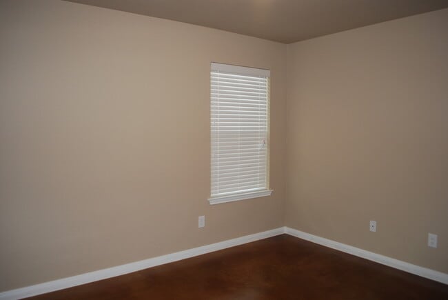 Building Photo - 1510 Dakota Ter