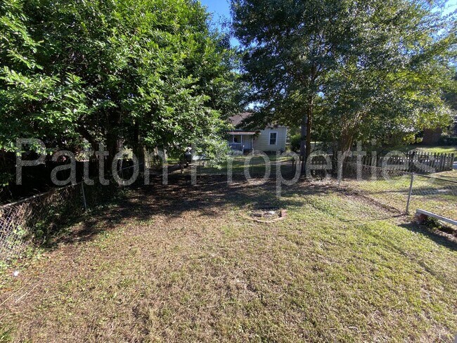 Building Photo - West Columbia Home