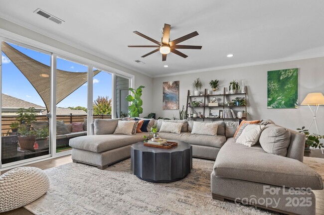 Building Photo - 2613 Statesville Ave