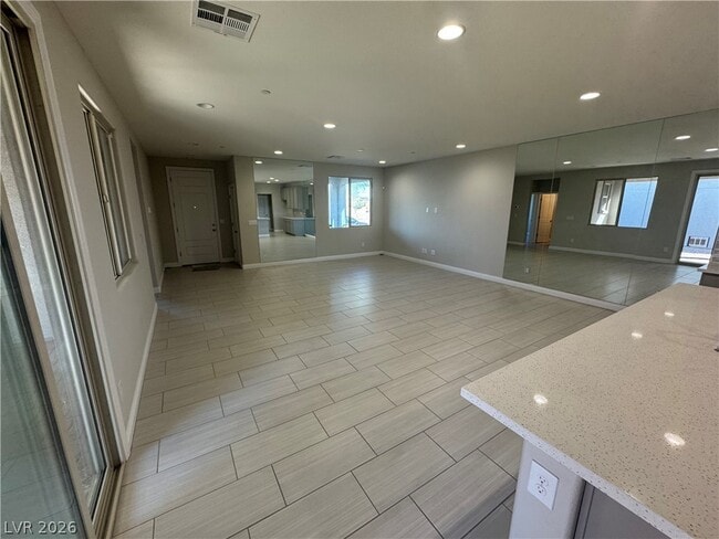 Building Photo - 1051 E Sunset Rd