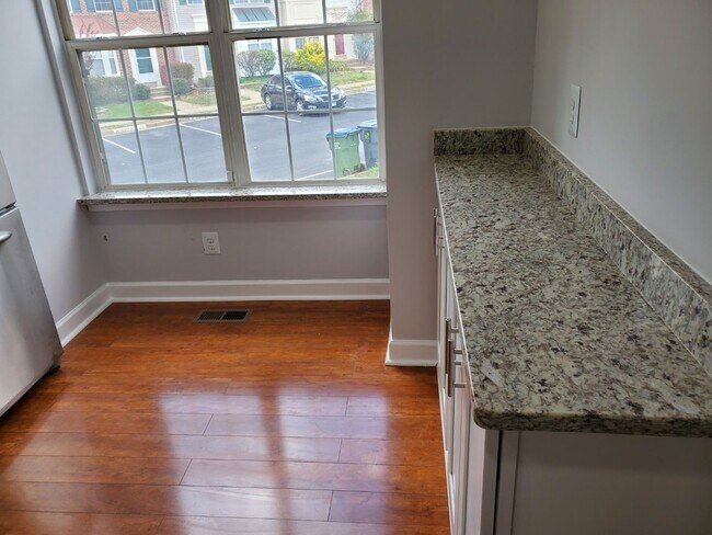Building Photo - 211 Sterling Ct