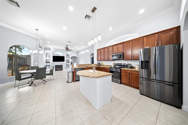 Building Photo - 5918 NW Hann Dr