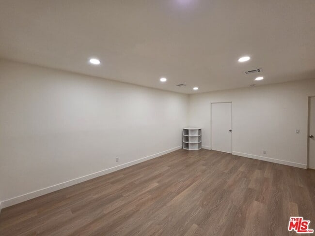 Building Photo - 1421 Greenfield Ave