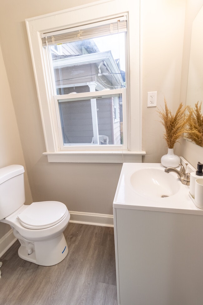 Building Photo - 1125 Wilson Ave