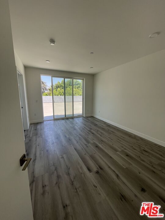 Building Photo - 4806 Sylmar Ave