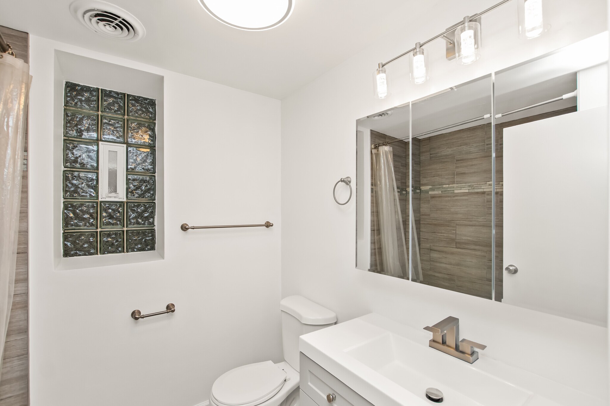 Building Photo - 1739 W Beach Ave