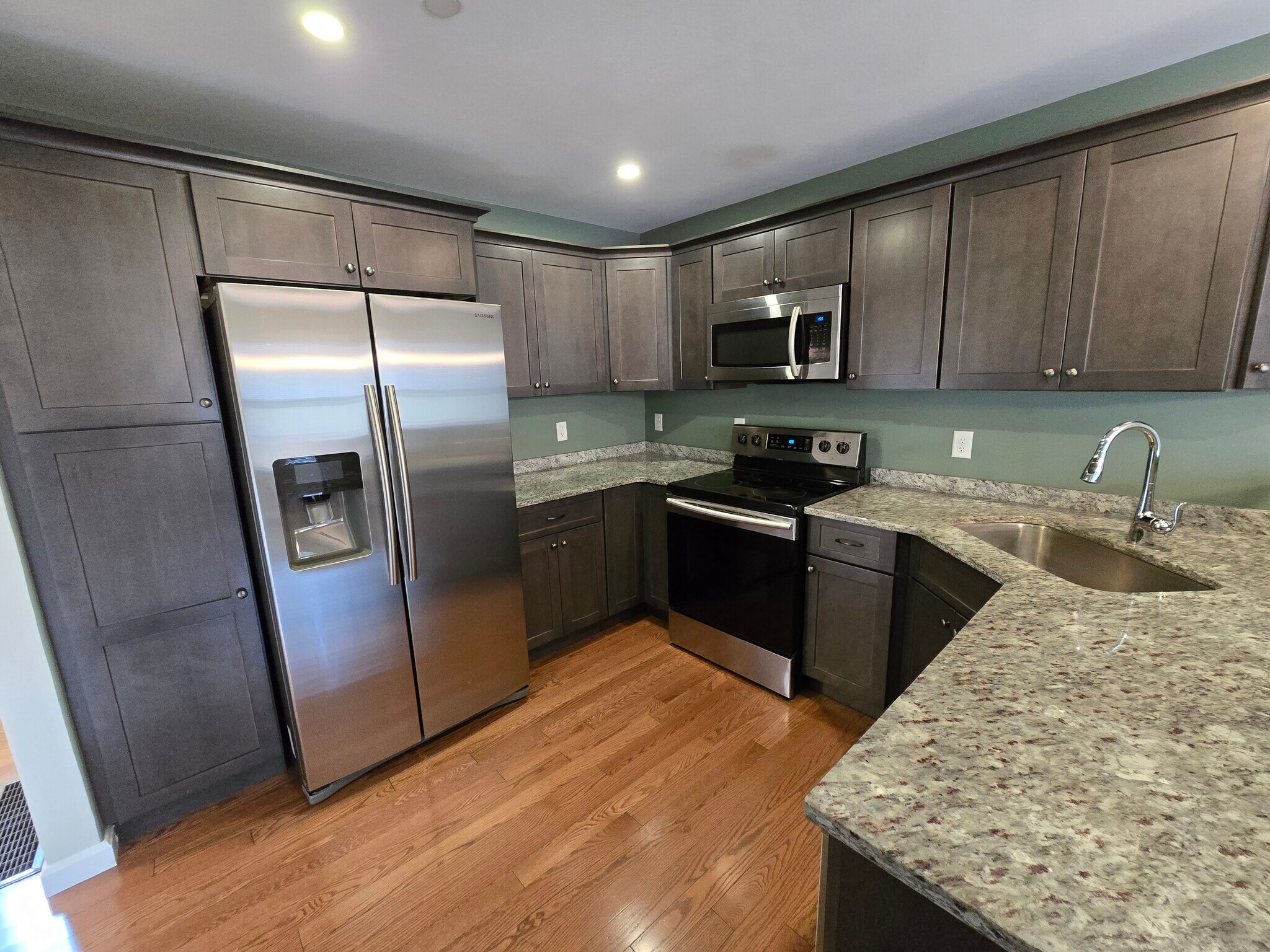 Kitchen - 4 Riesling Ter