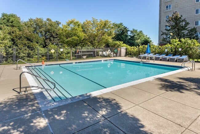 Building Photo - 1 Cityview Ln