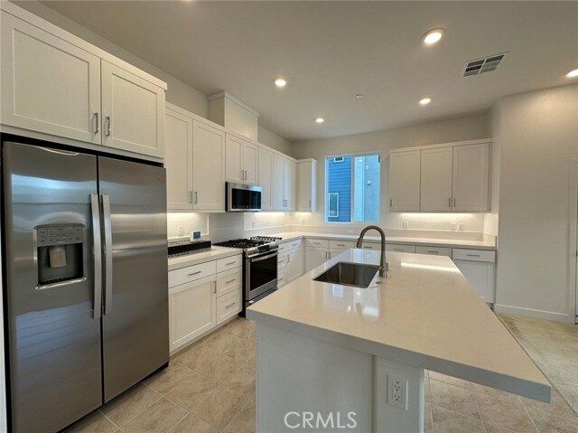 Building Photo - 206 Sash