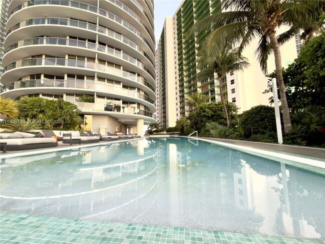 Building Photo - 488 NE 18th St