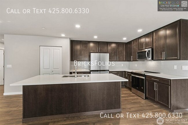 Building Photo - 9502 18th Ave W