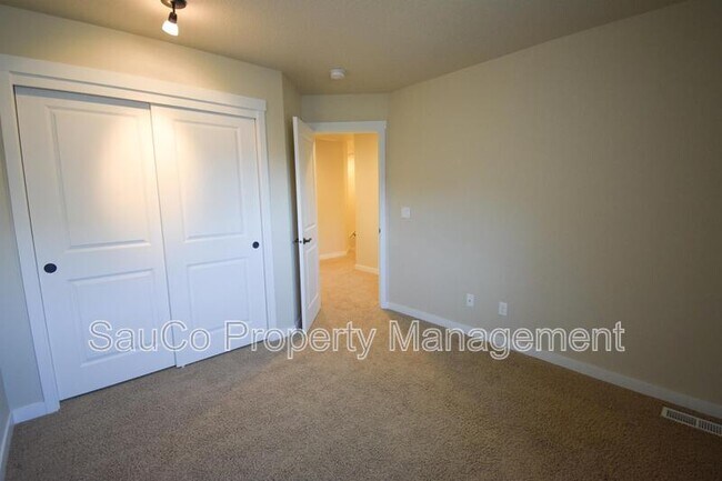 Building Photo - 322 SW Marsuda Terrace