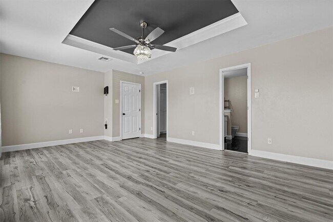 Building Photo - 303 Quail Hollow Dr