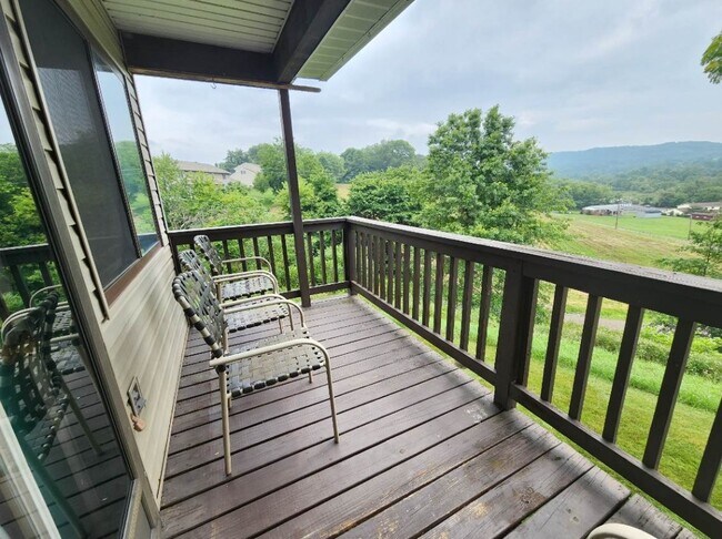 Building Photo - 184 Ridgeview St