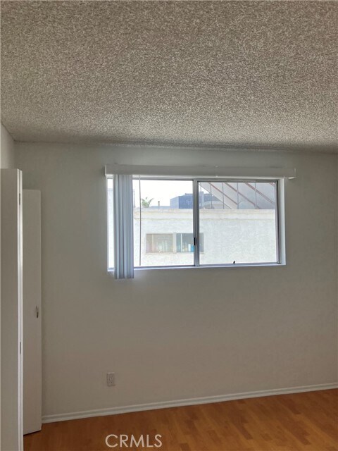 Building Photo - 1033 3rd St