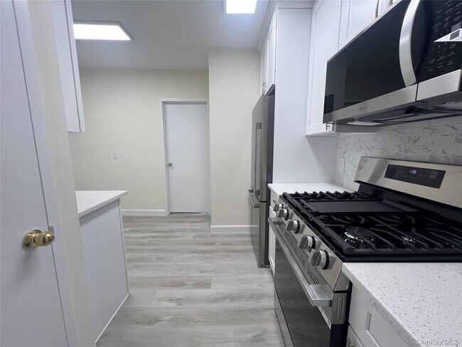 Building Photo - 30 Lake St