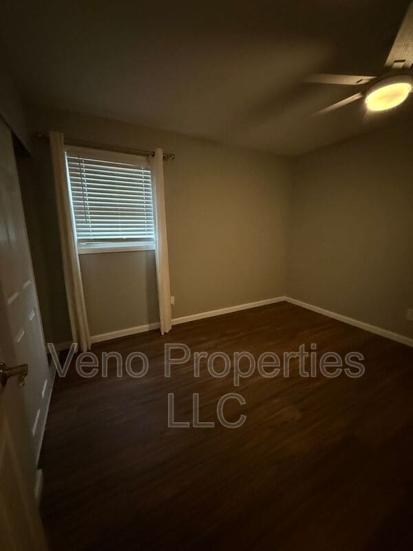 Building Photo - 5 Barkwood Ln