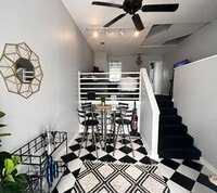 Building Photo - 2 bedroom 2.5 bath in College Town!! Walk to stadium! Available August 2026