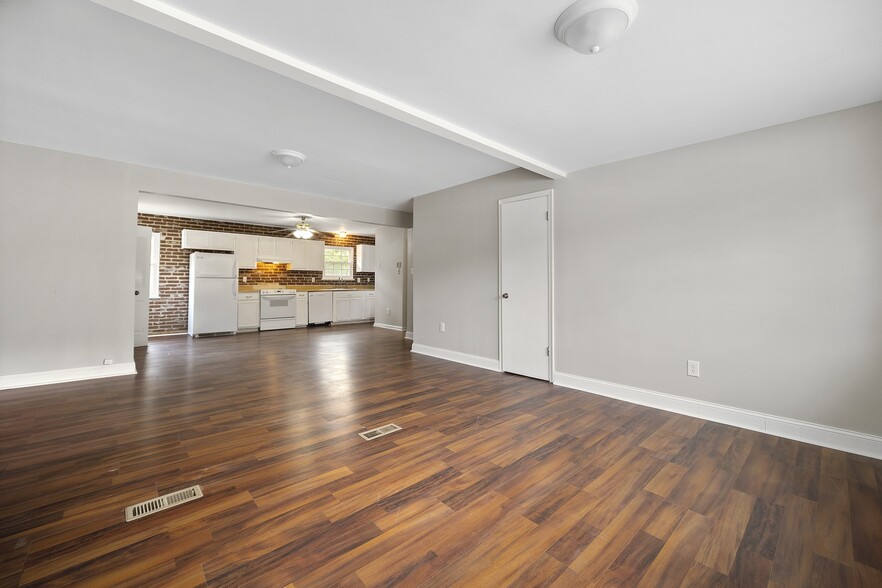 Building Photo - 2519 Edgewood Dr