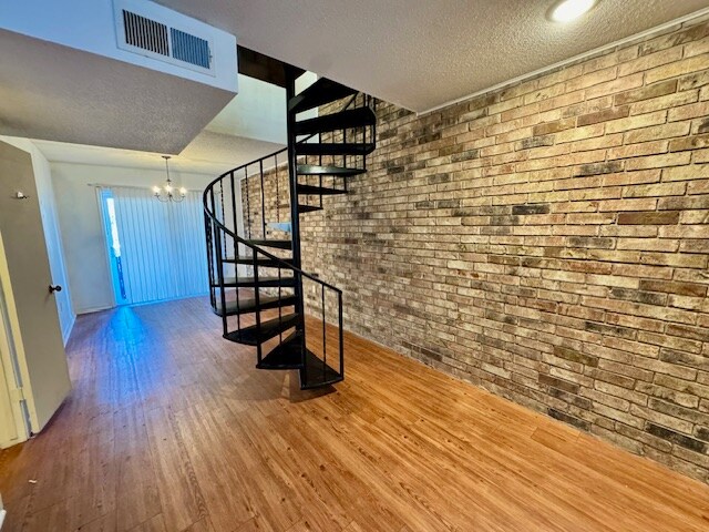 Building Photo - 280 Hill Ave