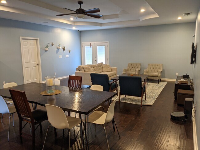 Building Photo - 105 Flathead Lake Dr