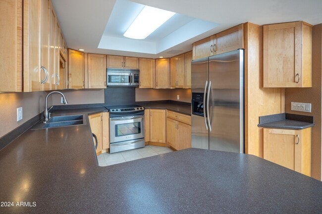 Building Photo - 7830 E Camelback Rd
