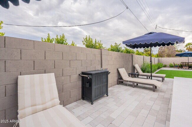 Building Photo - 8725 E Palo Verde Dr