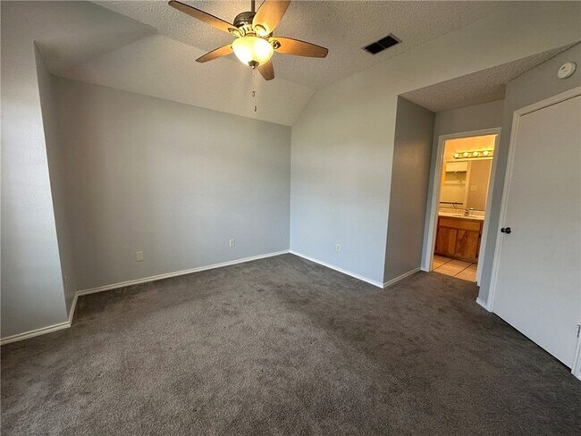 Building Photo - 2189 Spring Park Dr