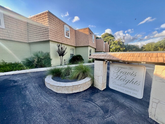 Building Photo - 1500 East Side Dr