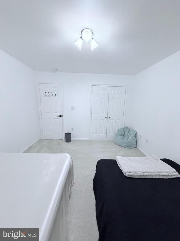 Building Photo - 13908 Greenfield Ave