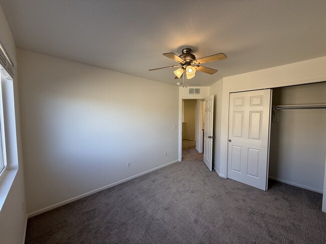 Guest room 2 with closet - 8690 Ethan Aly