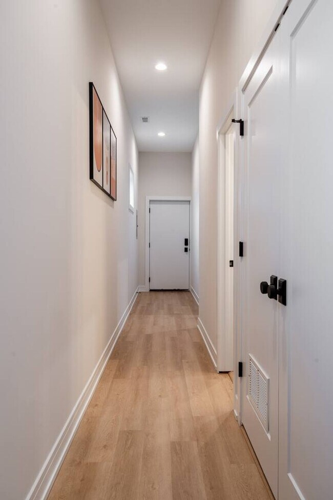 Building Photo - 3723 S Giles Ave