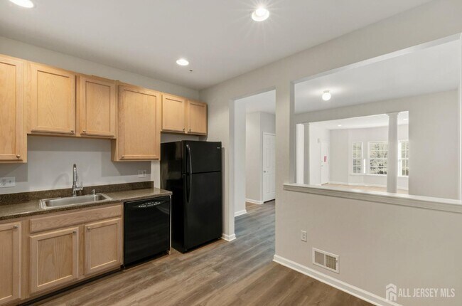 Building Photo - 102 Forest Dr