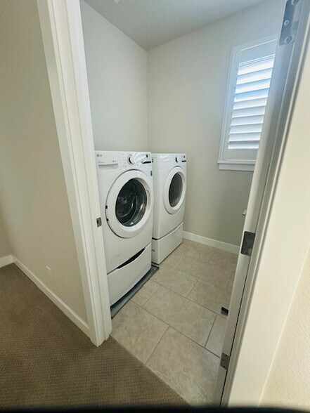Building Photo - 361 Vinterra Ct