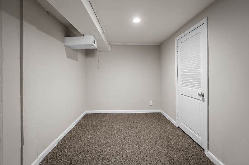 Building Photo - 807 Thomas Ave