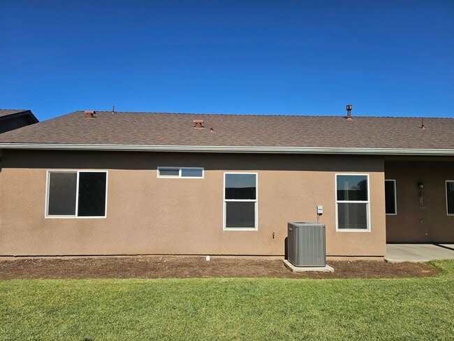 Building Photo - Single Family Home!!