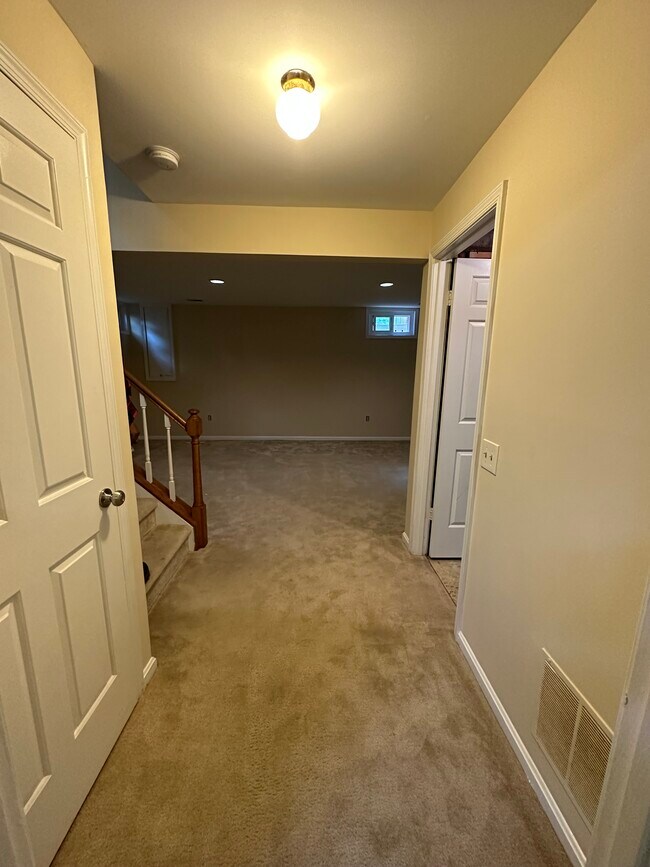 Building Photo - 11413 Oak Leaf Dr