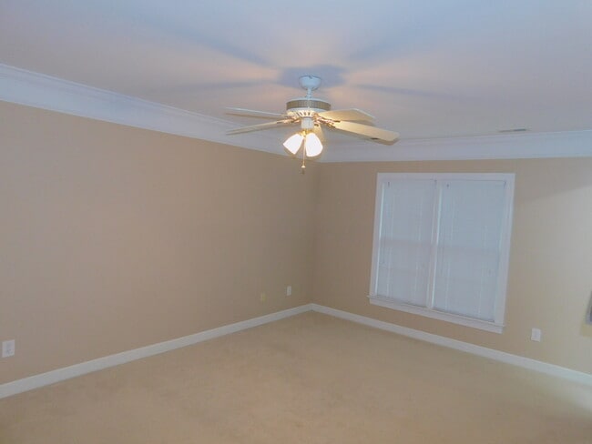 Building Photo - Beautiful 4br, 2.5 ba home in Lochmere!  Avail Aug 14, 2026!