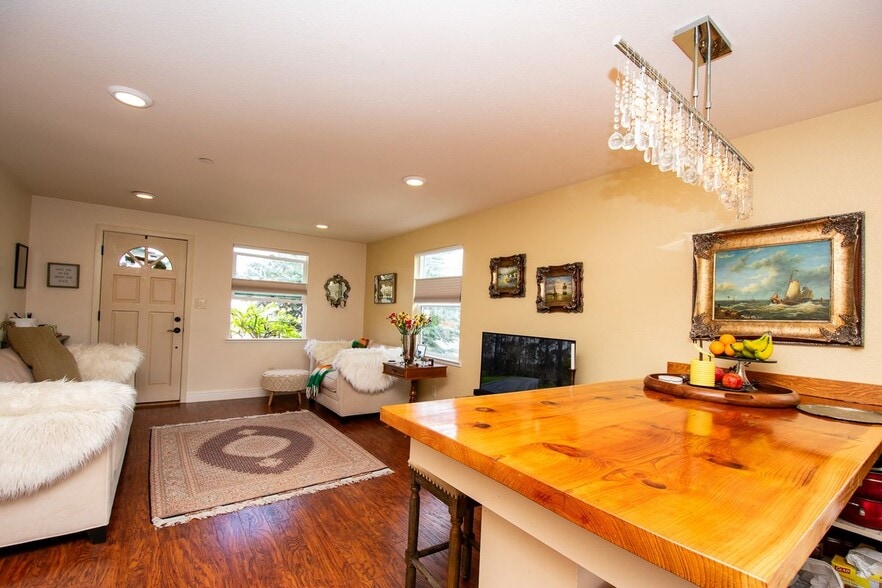 Building Photo - 40 Encina Ave