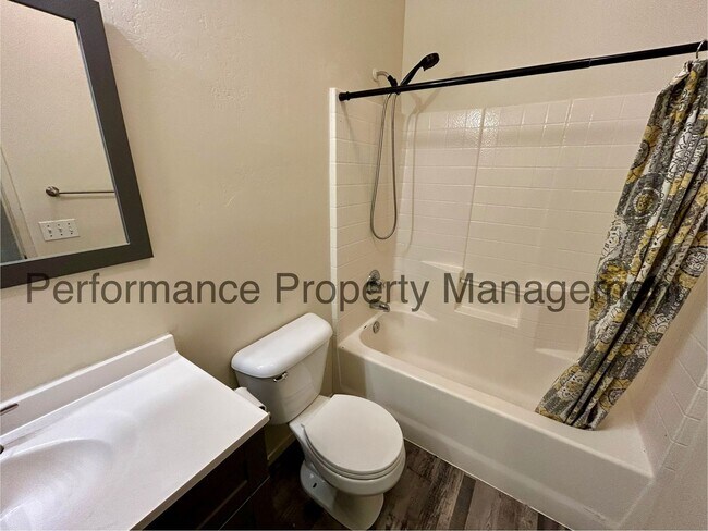 Building Photo - Gorgeous 3 Bed/2 Bath + Office Smart Home ...