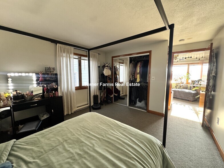 Building Photo - 10 Garfield Ave