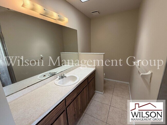 Building Photo - 220 Sunshower Ct