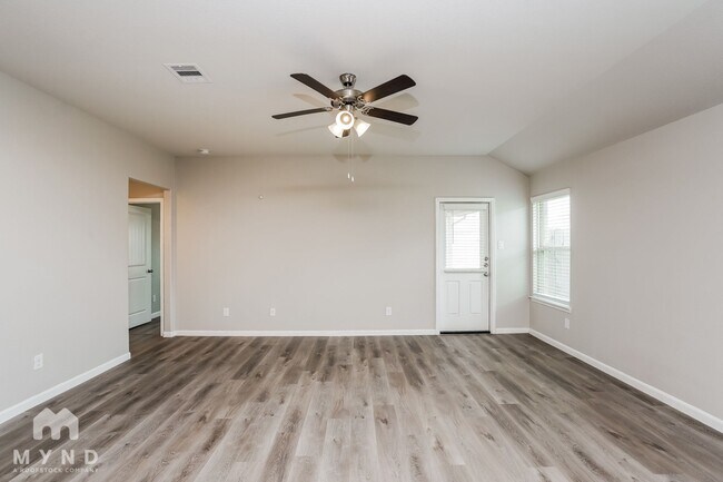 Building Photo - 3210 Sumac Dr