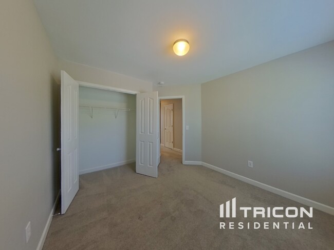 Building Photo - 2425 Reid Oaks Dr