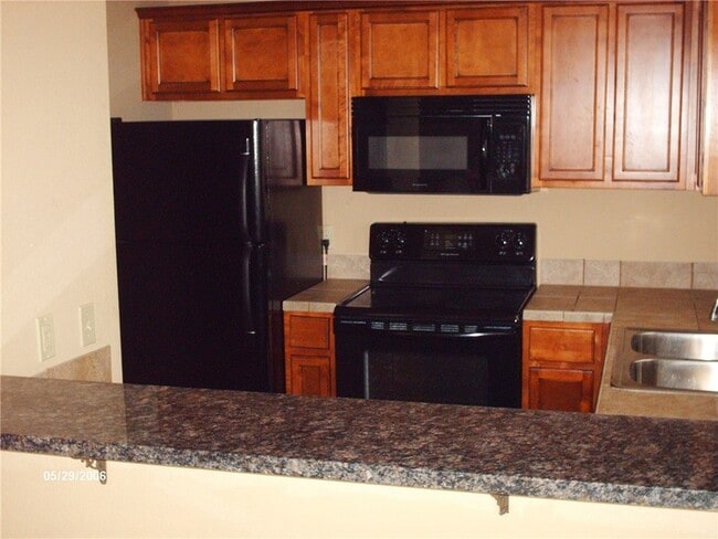 Building Photo - 1773 N Chestnut Ave