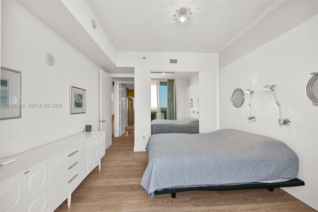 Building Photo - 15901 Collins Ave